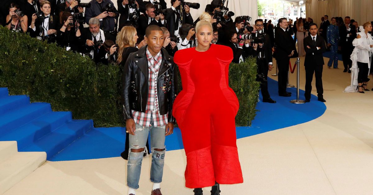 Фаррелл Уільямс та Гелен Ласічан у Comme des Gar&ccedil;ons / © Reuters