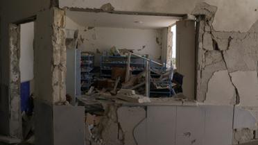 Наслідки авіаударів по лікарні у селі Дейр-аль-Шаркі. / © Reuters