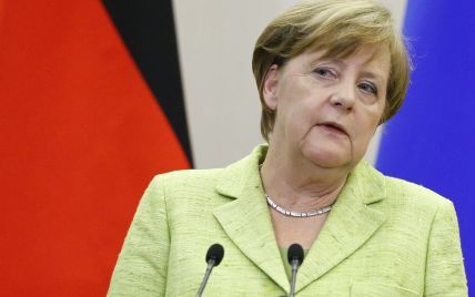 Меркель настойчиво попросила Путина обеспечить перемирие на Донбассе
