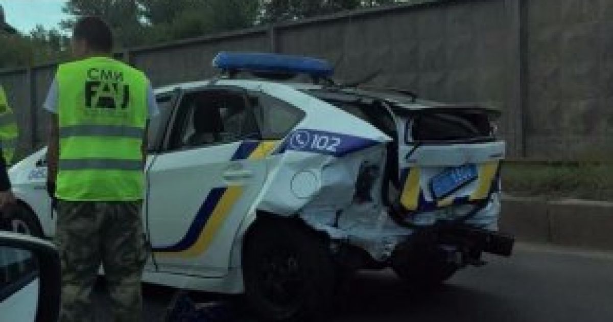 На большой скорости в Toyota Prius влетел Opel