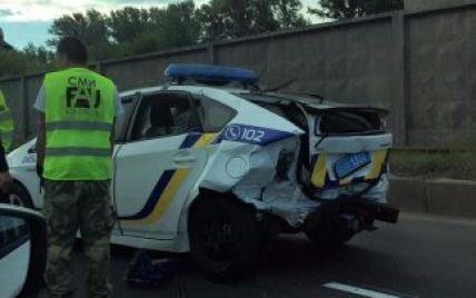 В районе Гидропарка Opel влетел в полицейский автомобиль