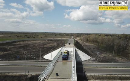 Завершается возведение моста через канал Днепр-Донбасс по программе Зеленского "Большая стройка"