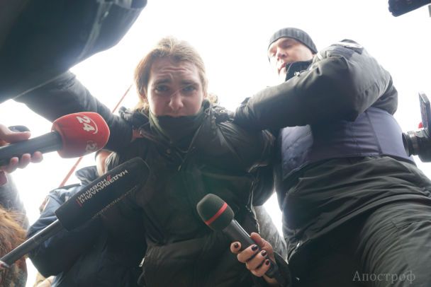 Артем Олейник во время задержания 8 марта / © Апостроф