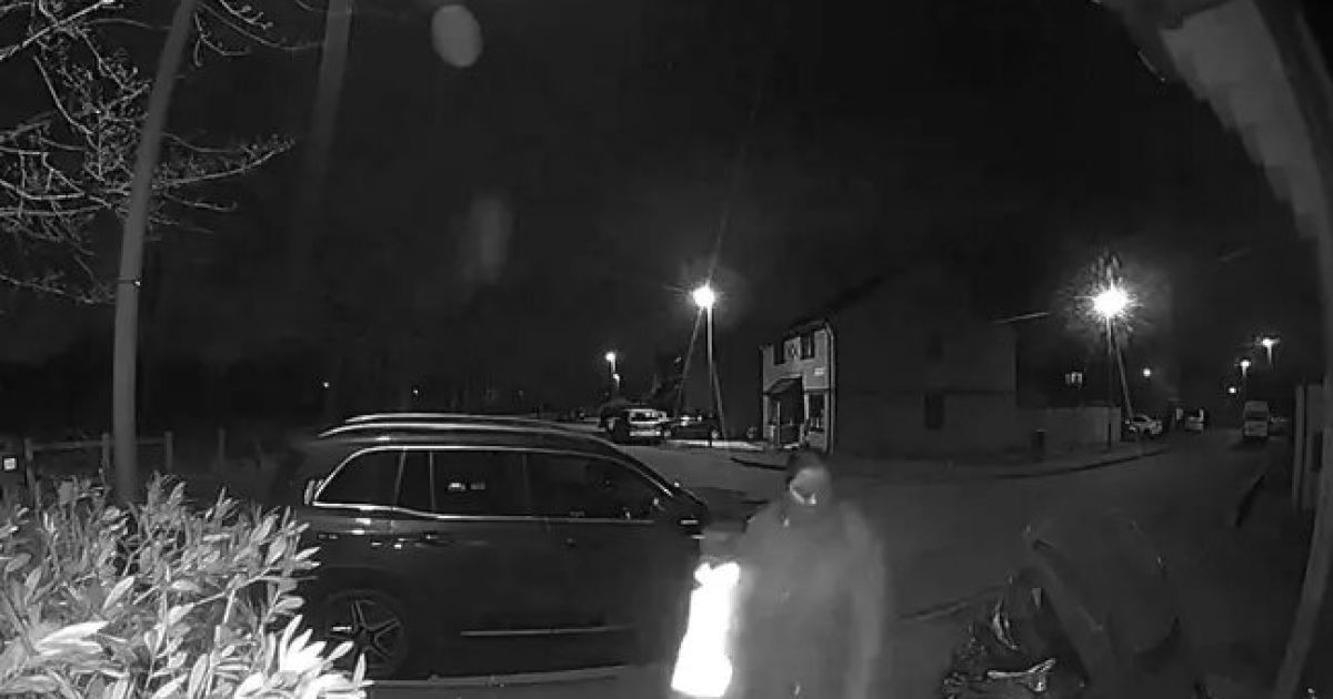 Мужчина озадачил Сеть роликом, где случайно заметил полет "ангела" — видео