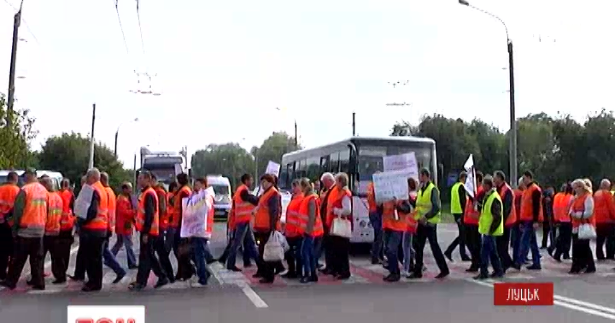 Возмущенные дорожники не получают зарплату с марта