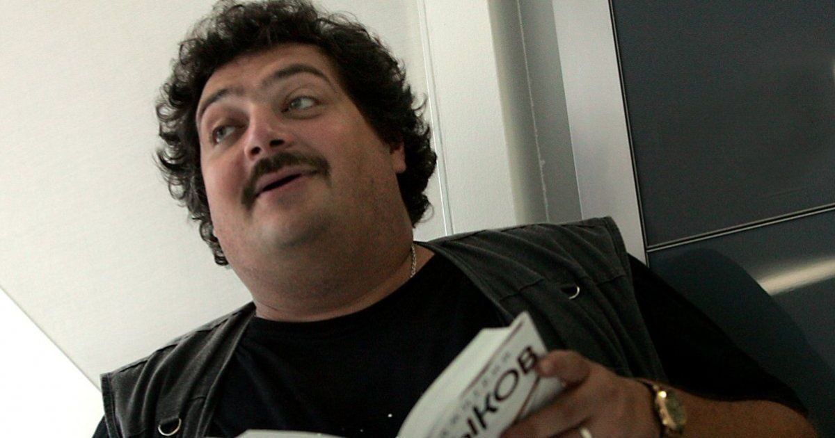 Медики опровергли подозрения на инсульт у писателя Быкова