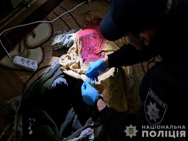 Сліди крові у машині затриманих чоловіків, яких підозрюють у розстрілі поліцейських / © Національна поліція України
