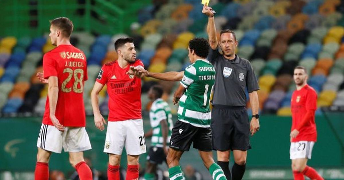 "Бенфика" потерпела поражение в дерби перед судьбоносной игрой в ЛЧ с "Динамо"