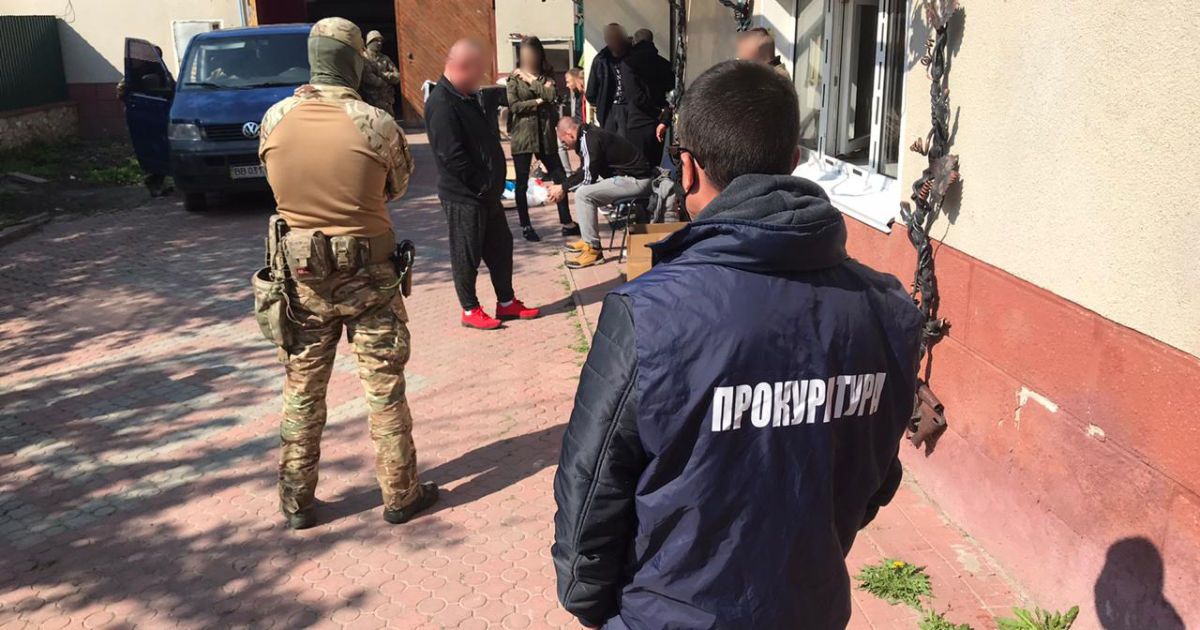 22 человек будут судить за организацию "реабилитационных центров", где удерживали людей с наркозависимостью