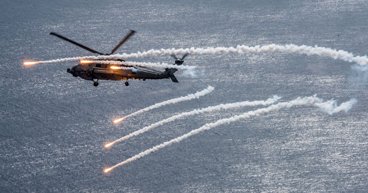 Металеві «яструби»: вертольоти США влаштували видовищні навчання_5 / © Reuters