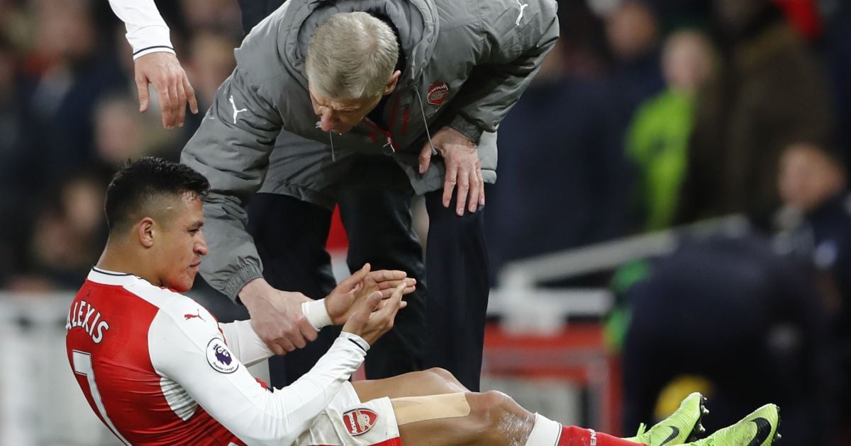 Симуляция года. Форвард "Арсенала" устроил театральное представление в матче с "Лестером"