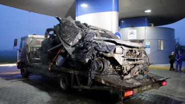 Пошкоджене авто спостерігачів ОБСЄ, яке наїхало на міну_3 / © Reuters