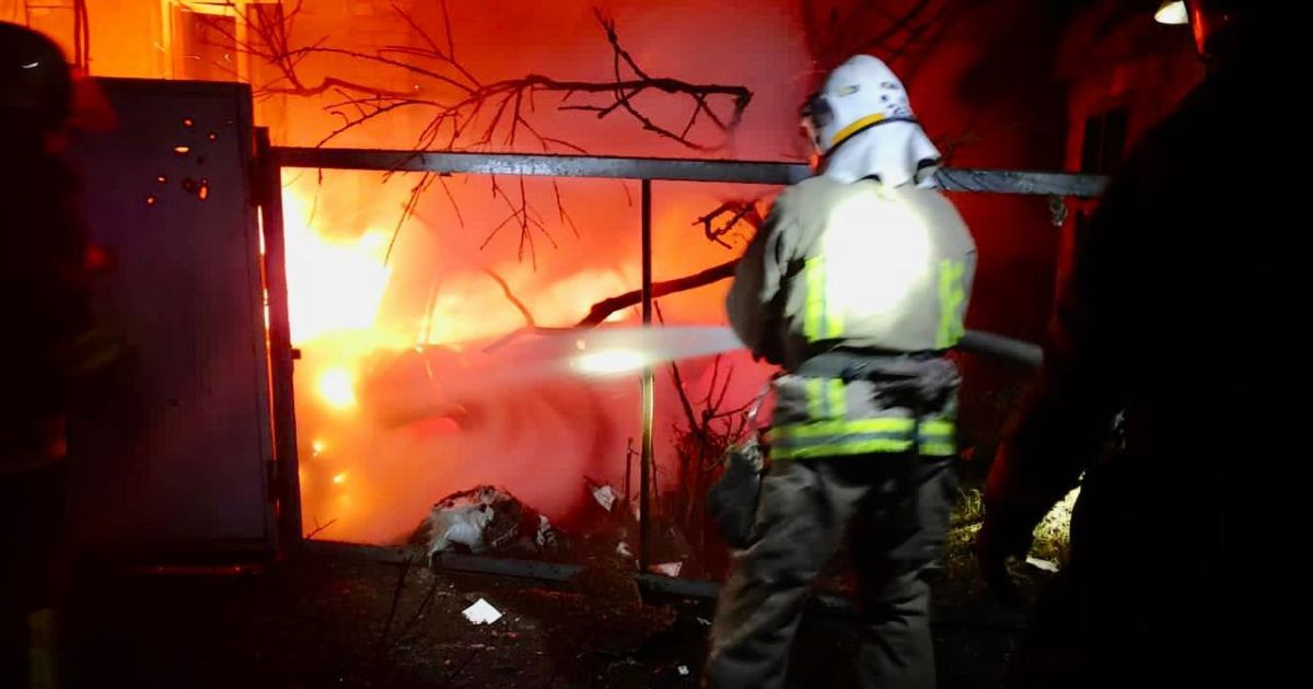 Росія вдарила по Дніпропетровщині: спалахнула пожежа, серйозні руйнування (фото)