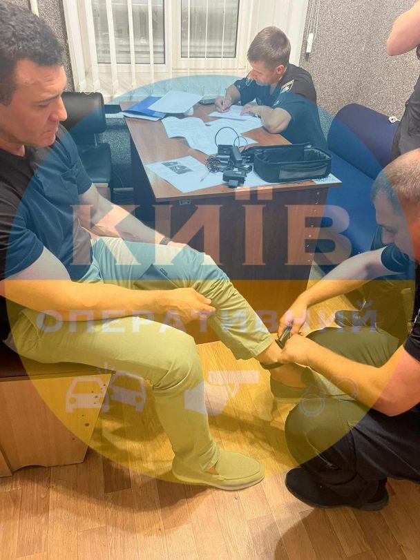 На Тищенка одягнули електронний браслет / © Київ Оперативний