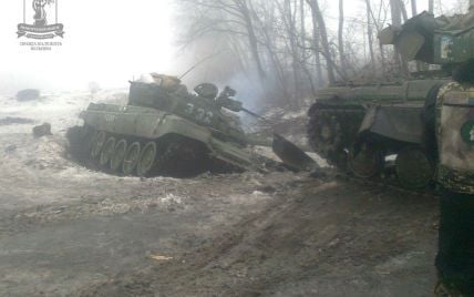 В сети появилось видео с места боев под Дебальцево: уничтоженная техника и трупы боевиков