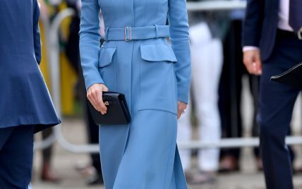 Дорого и красиво: герцогиня Кембриджская приехала на мероприятие в пальто от Alexander McQueen