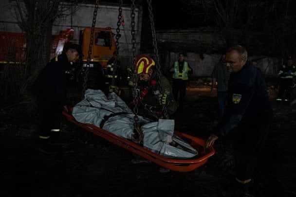 Рятувальні роботи на місці удару по п’ятиповерхівці у Києві завершено / © Володимир Зеленський