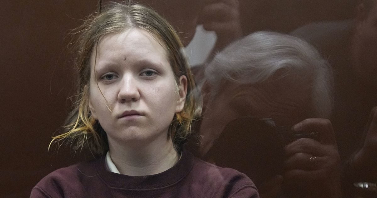 Ліквідація Татарського: суд у Москві взяв під варту підозрювану Трепову (фото)