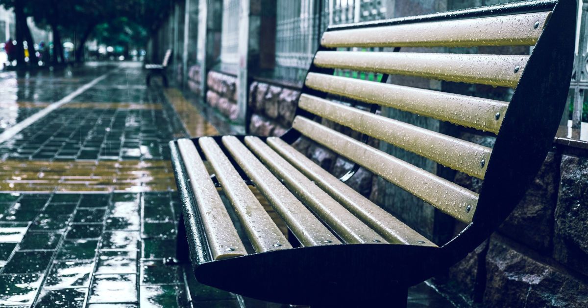 У Києві в найближчі дві години очікуються потужні пориви вітру