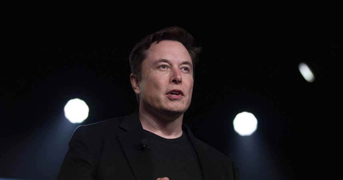 Илон Маск и руководитель Stellantis посоветовали одному из популярных автопроизводителей не заниматься автопилотом