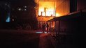 На місці падіння російського дрона у Сумах виникла пожежа