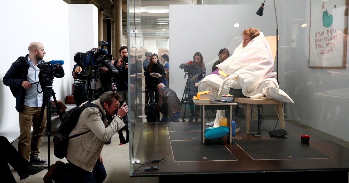 Французький художник Авраам Пуншеваль висиджує курячі яйця_5 / © Reuters