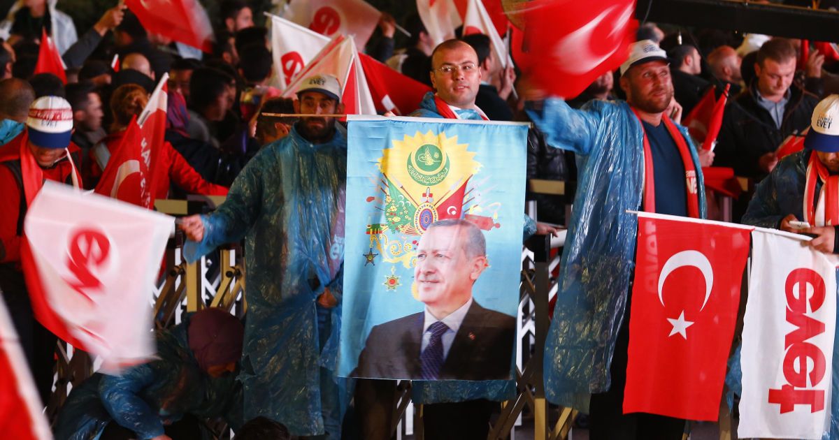 Святкування перемоги референдуму у Туреччині_6 / © Reuters