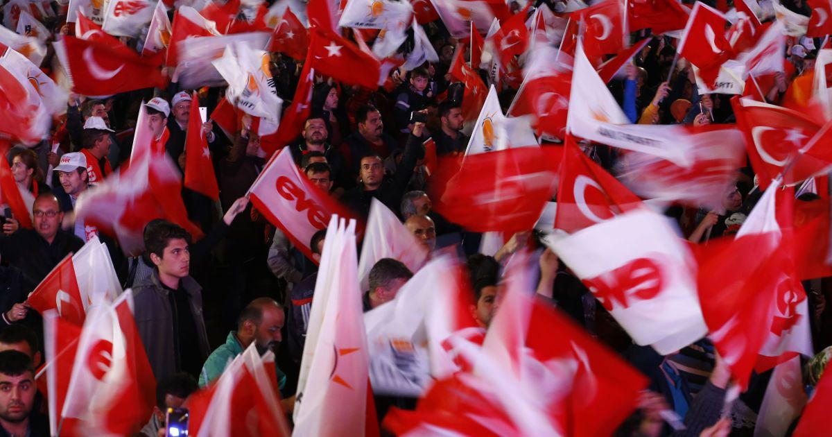 Святкування перемоги референдуму у Туреччині_7 / © Reuters