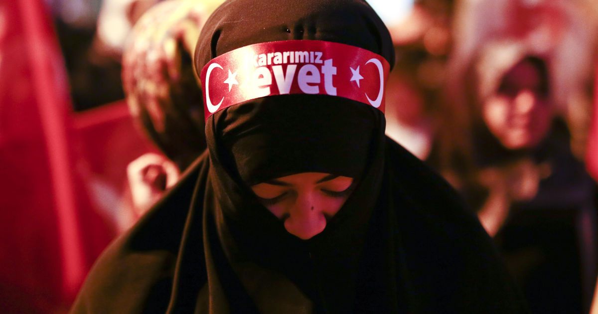 Святкування перемоги референдуму у Туреччині_8 / © Reuters