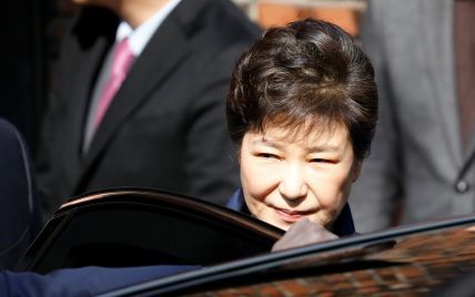 Екс-президента Кореї засудили на 24 роки через хабарництво і корупцію