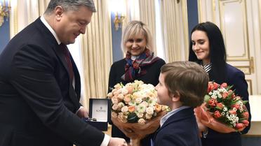 порошенко зустрівся з родиною сущенко / © Сайт президента Украины