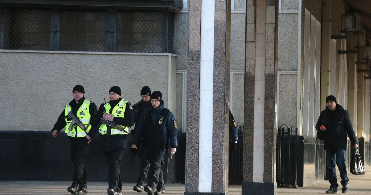 В Киеве сообщили о "заминировании" Центрального вокзала - людей эвакуируют из-за "угрозы взрыва"