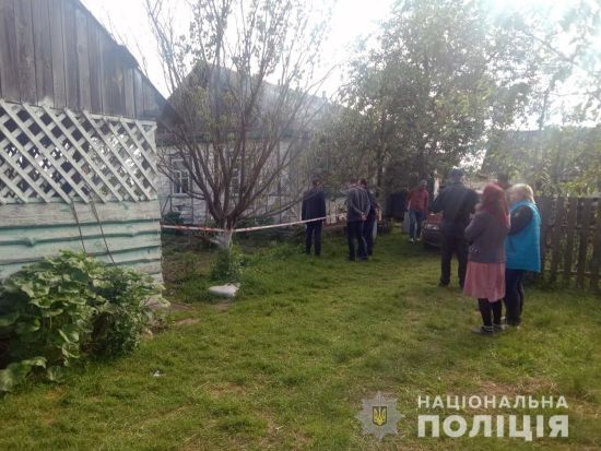 У Житомирській області невідомий через вікно будинку розстріляв подружжя: чоловік загинув, дружина у тяжкому стані