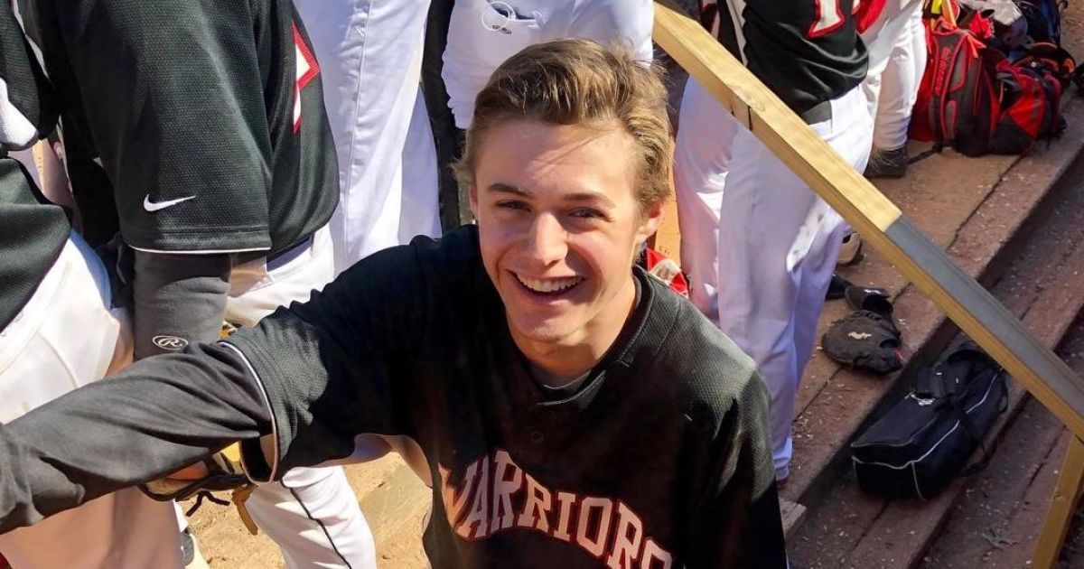 Ділан стверджує, що "уряд створює людей". Фото: TikTok @dylanbaseball07