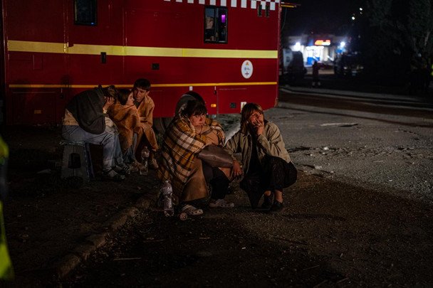 Рятувальні роботи на місці удару по п’ятиповерхівці у Києві завершено / © Володимир Зеленський