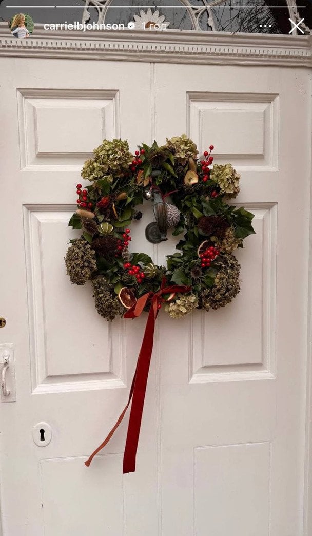 Вінок на дверях будинку Джонсонів