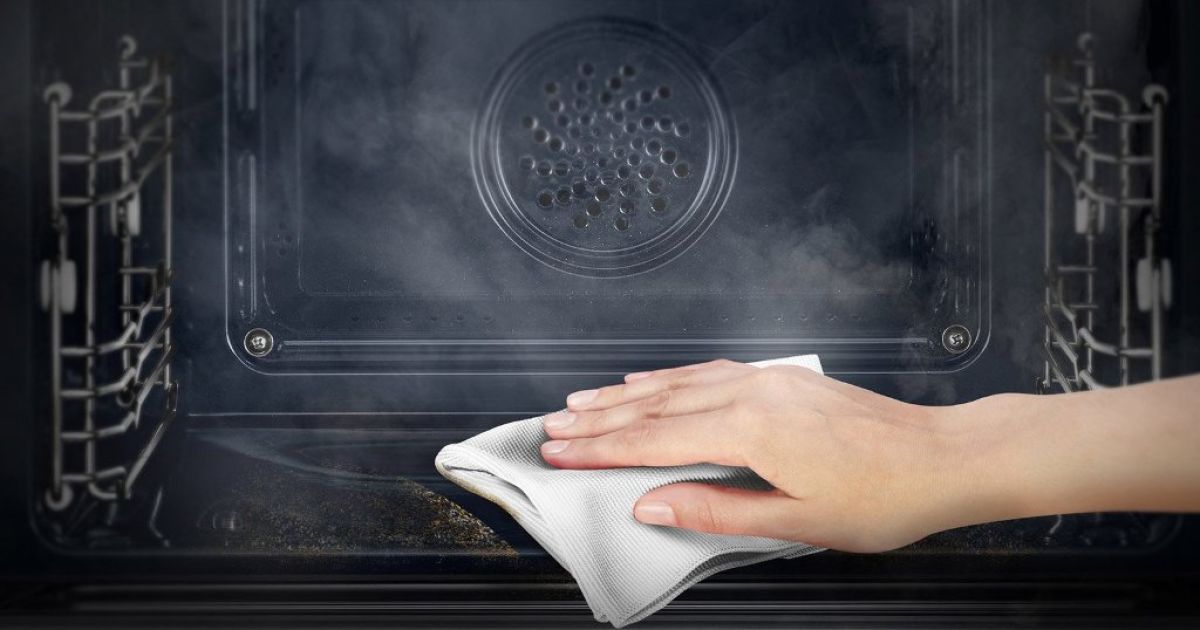 Как быстро и легко очистить духовку от жира и нагара в домашних условиях