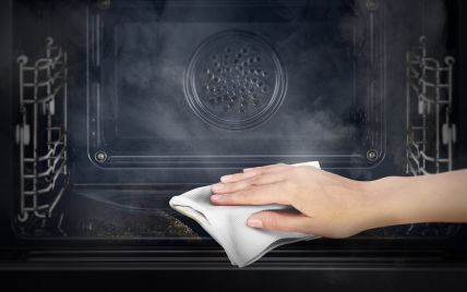 Как очистить духовку от сильного нагара и застарелого жира