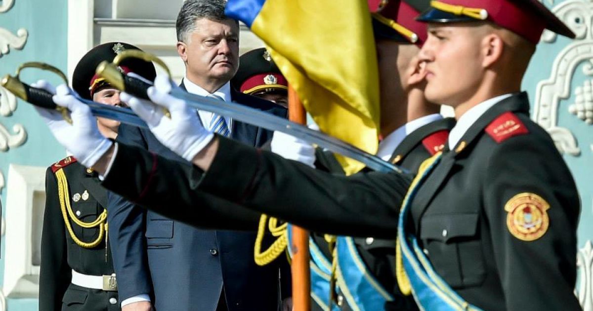 На Софиевской площади взвился государственный флаг / © Facebook / Петр Порошенко