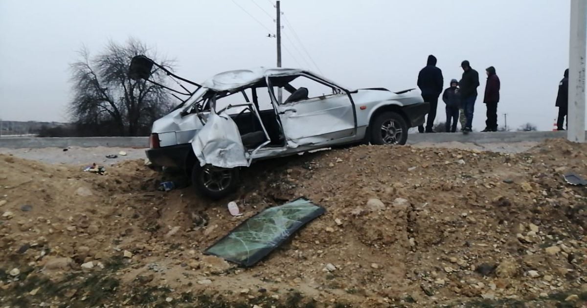 Виїхав на недобудовано дорогу і влетів в електроопору: в Херсонській області затримали винуватця смертельної ДТП