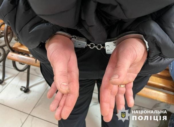 Поліція передала стрільця слідчим СБУ