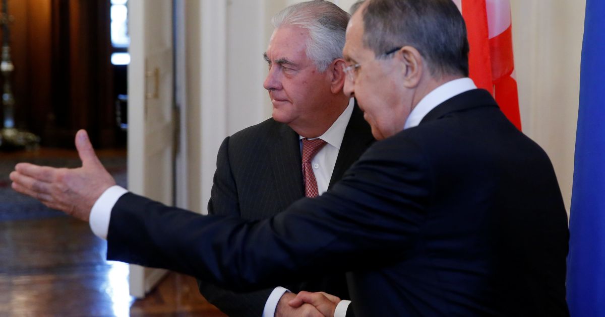 Холодна зустріч: Лавров зустрів Тіллерсона крижаними зауваженнями через удар по Сирії - Reuters