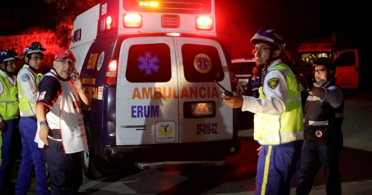 В Мексике на рабочих обрушились бетонные плиты: есть погибшие