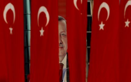  Эрдоган обвинил посла США в Турции в приостановлении выдачи виз Америкой