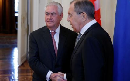 Тиллерсон и Лавров обсудили ход реализации Минских соглашений