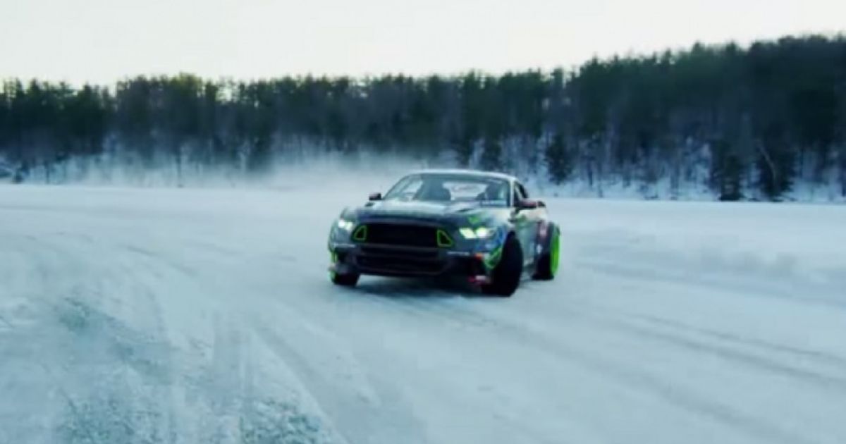 Чемпион по дрифту прокатился по льду на Ford Mustang (видео)