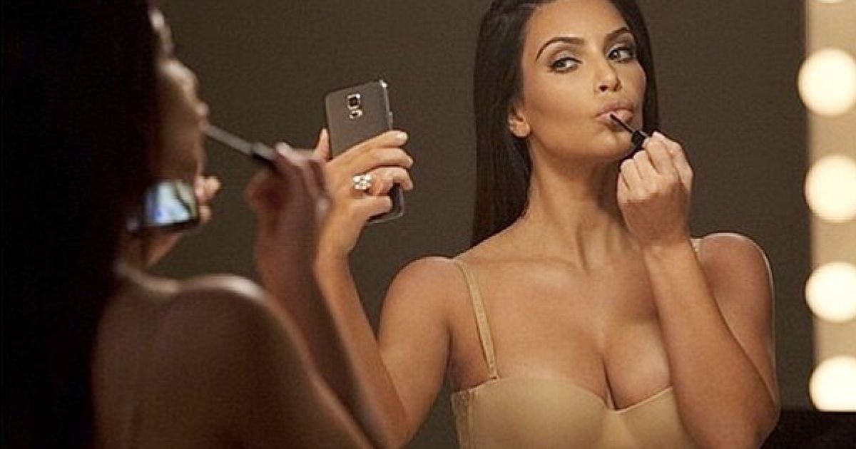 Оговталася: Кім Кардашян повернулася в Instagram з фото грудей та сідниць