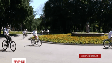 В Днепропетровске библиотекари и читатели устроили веломарафон