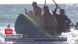 Новости мира: профессиональный инструктор по серфингу покоряет волны вместе с козлом