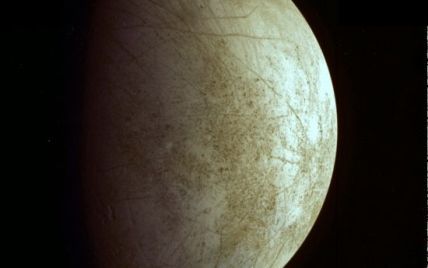 Вчені підозрюють існування життя на найменшому супутнику Юпітера